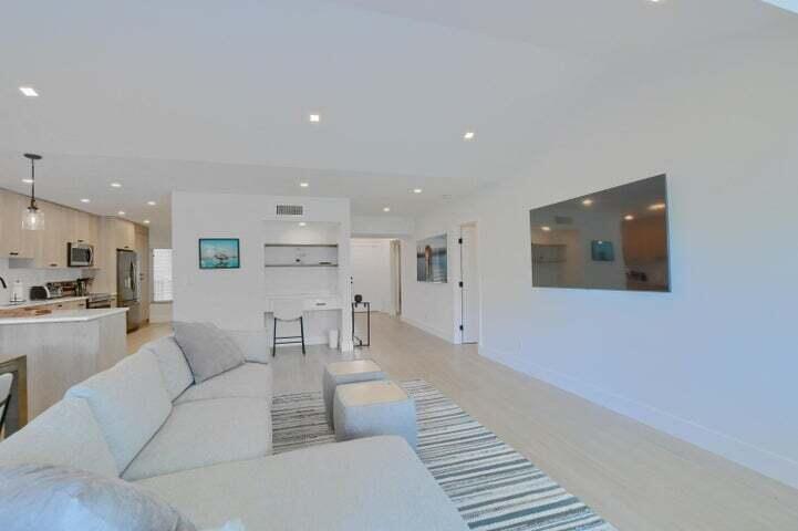 7369 Orangewood Lane 305