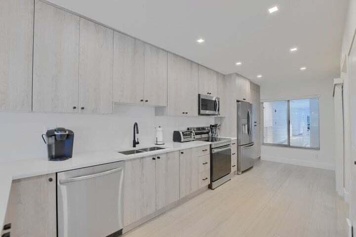 7369 Orangewood Lane 305