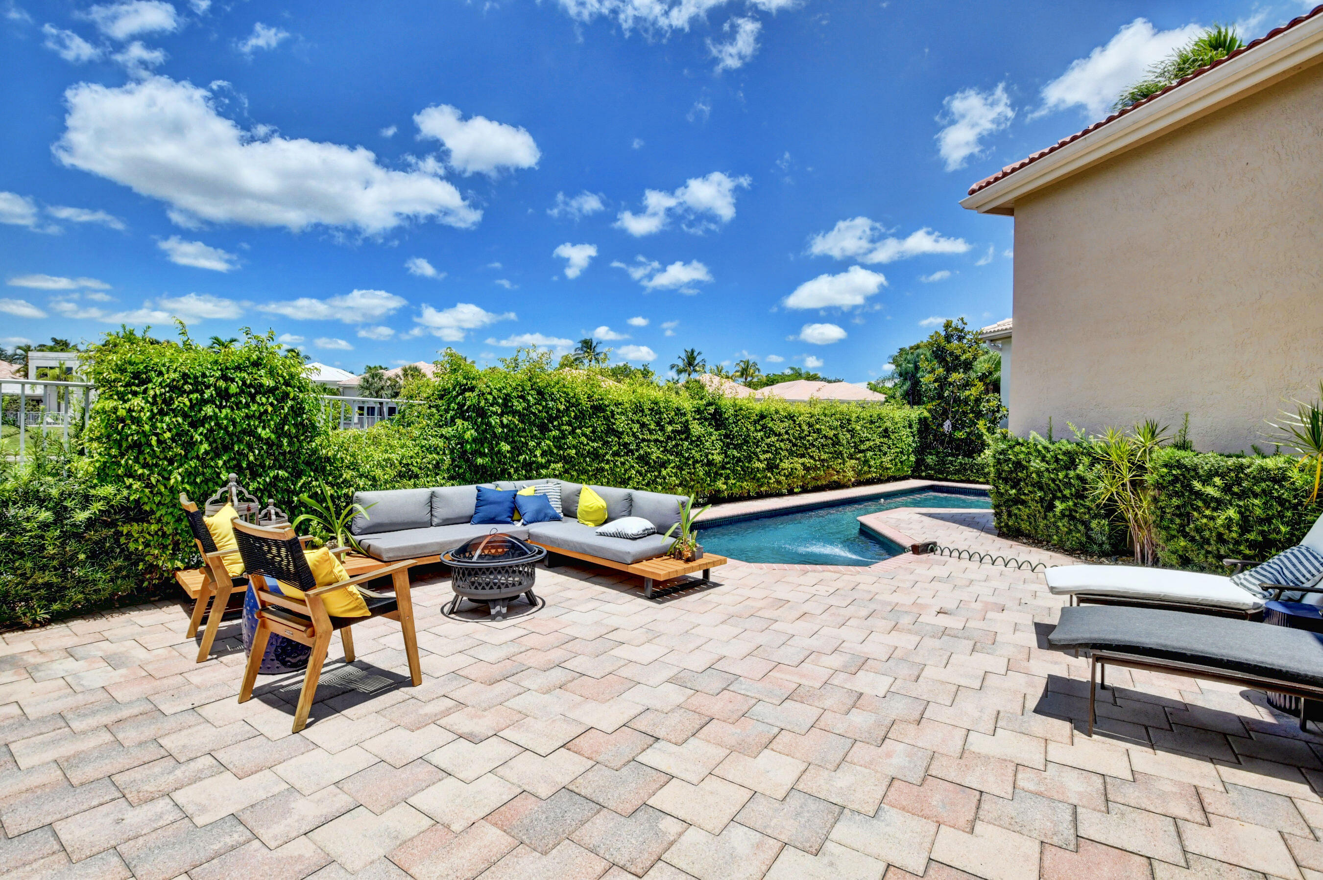 7021 Mallorca Crescent