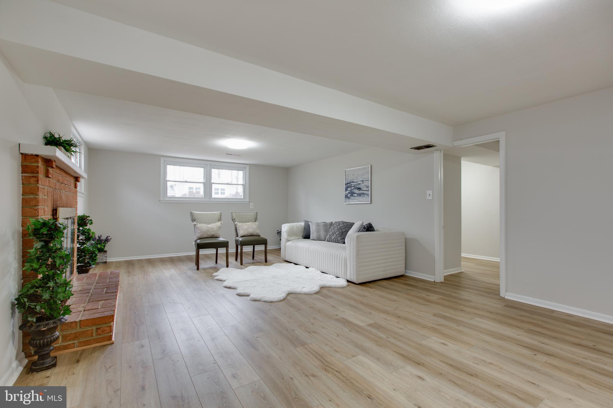 517 Williamsburg Ln