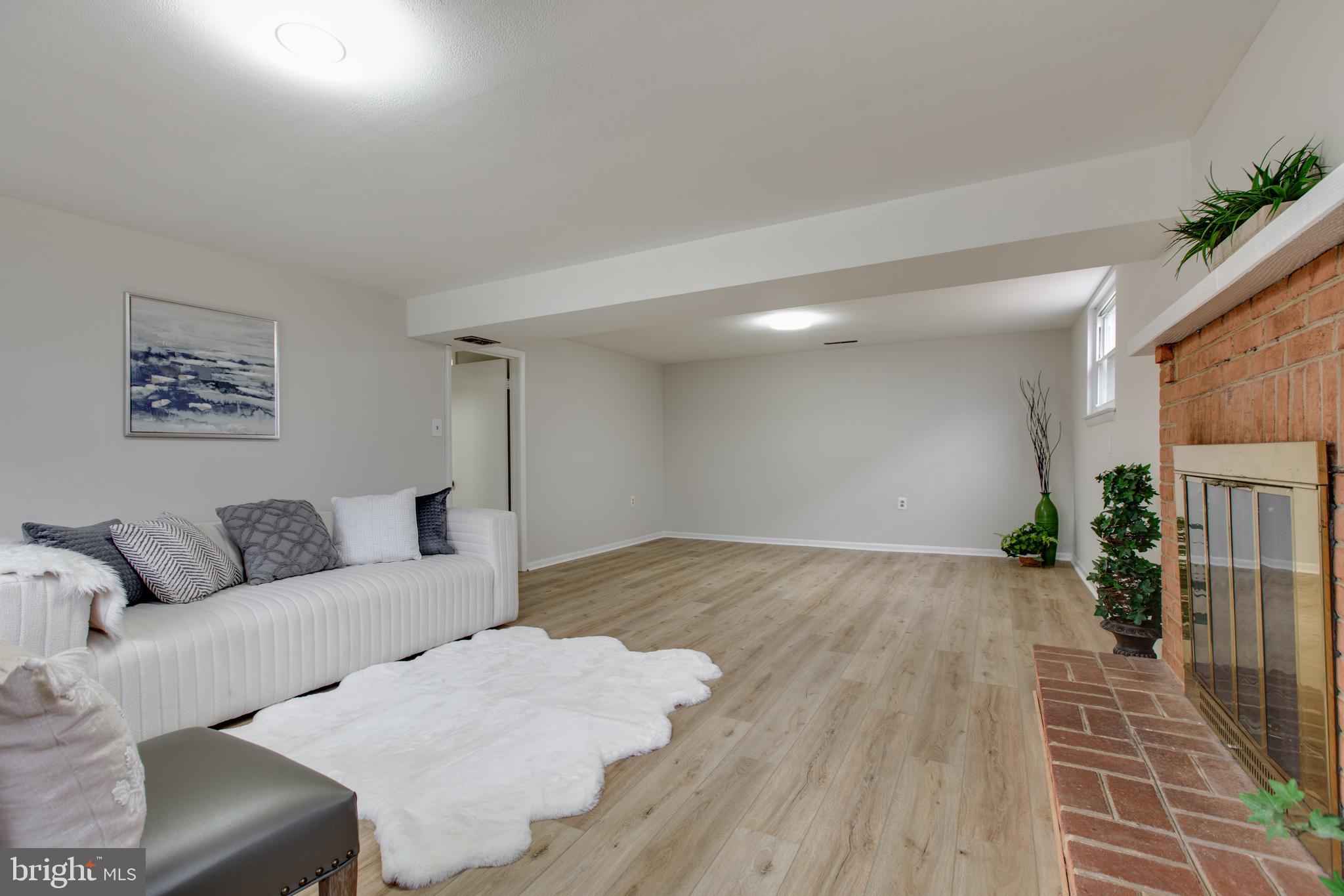 517 Williamsburg Ln