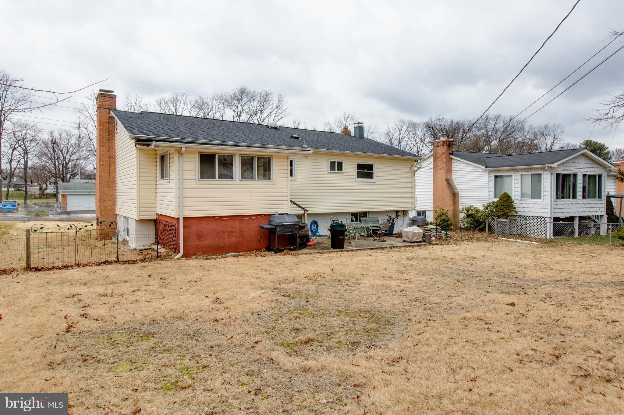 517 Williamsburg Ln