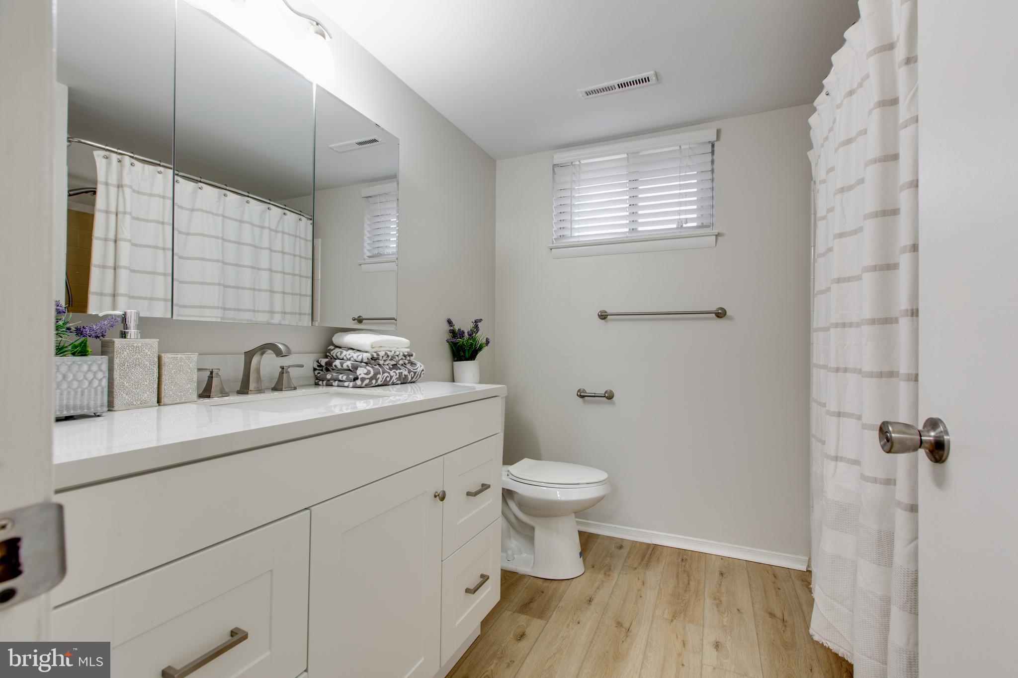517 Williamsburg Ln