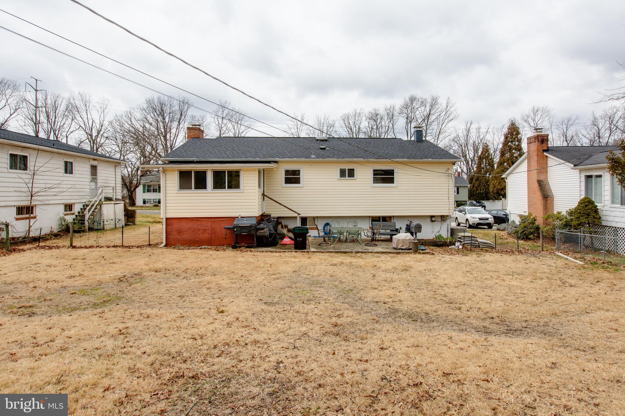 517 Williamsburg Ln