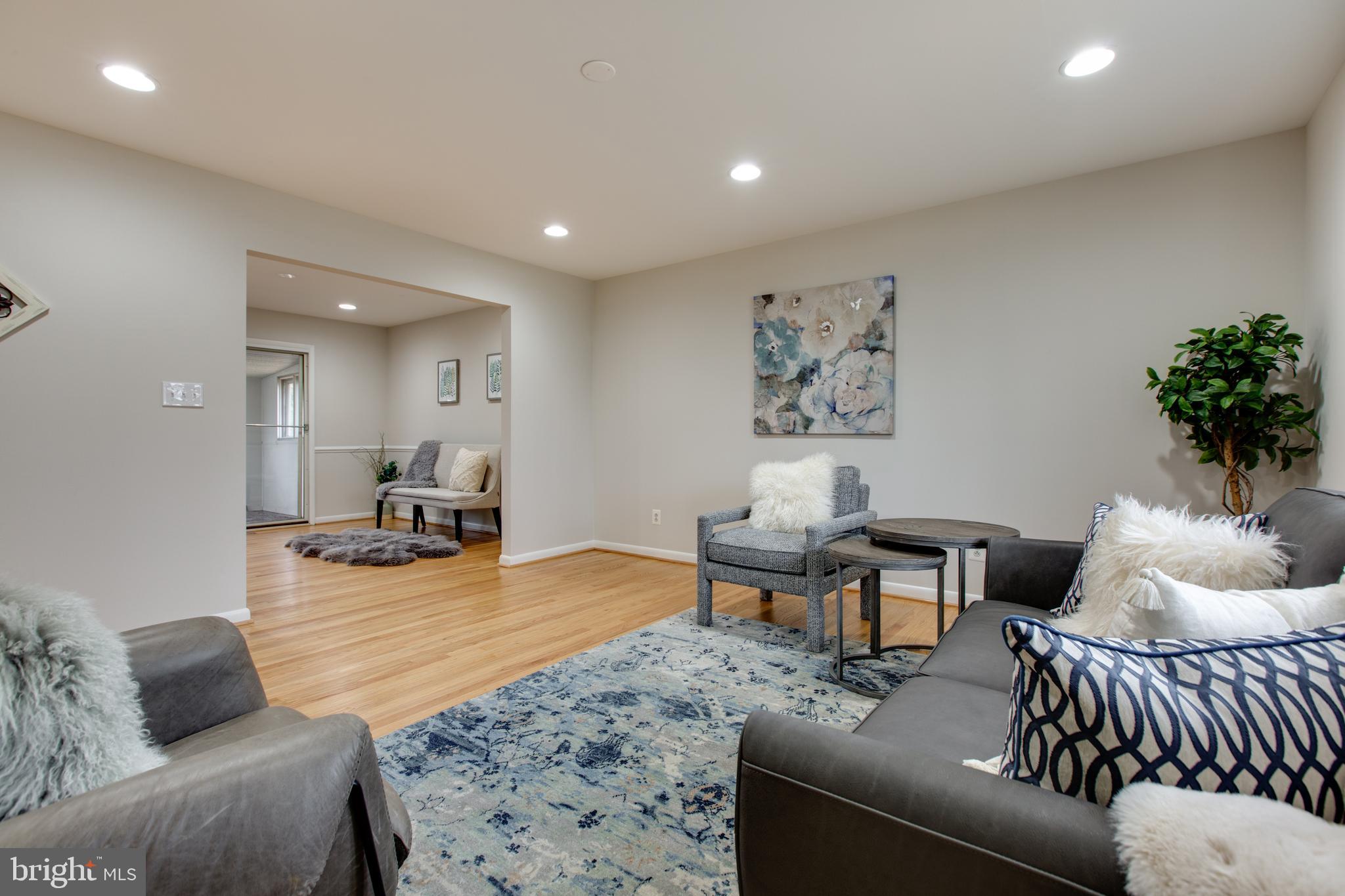 517 Williamsburg Ln