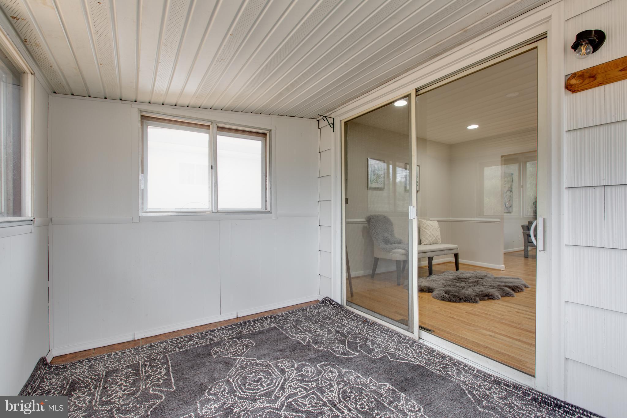 517 Williamsburg Ln