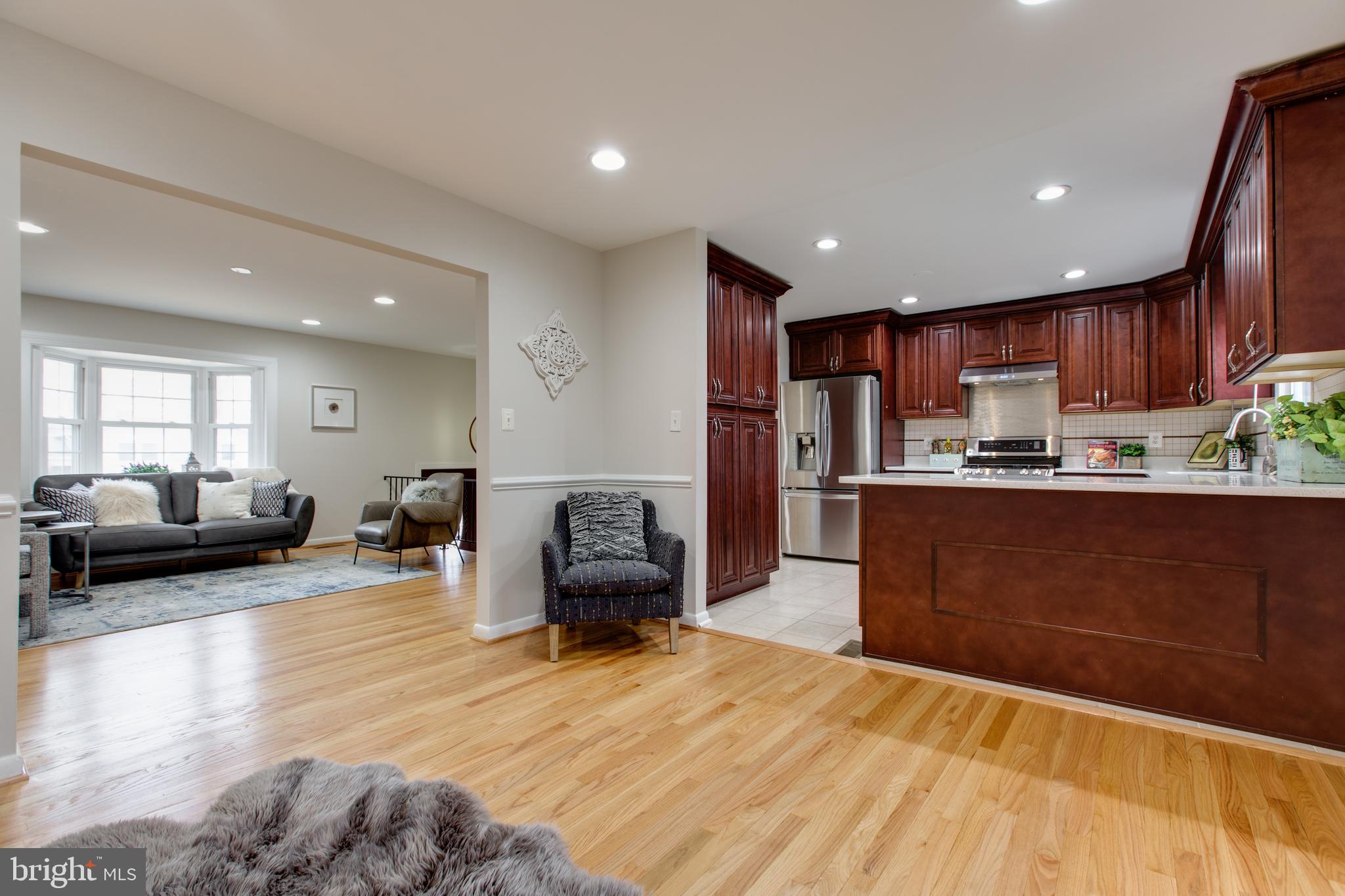 517 Williamsburg Ln