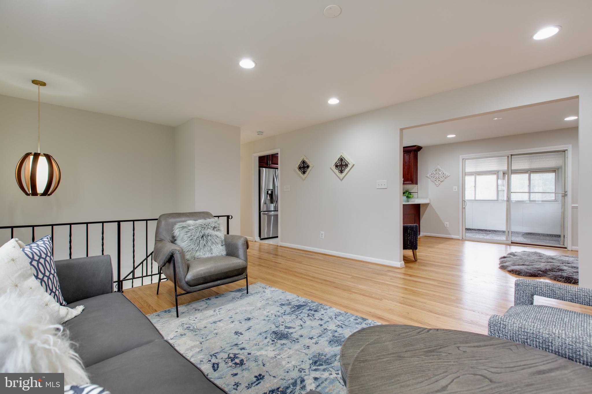 517 Williamsburg Ln