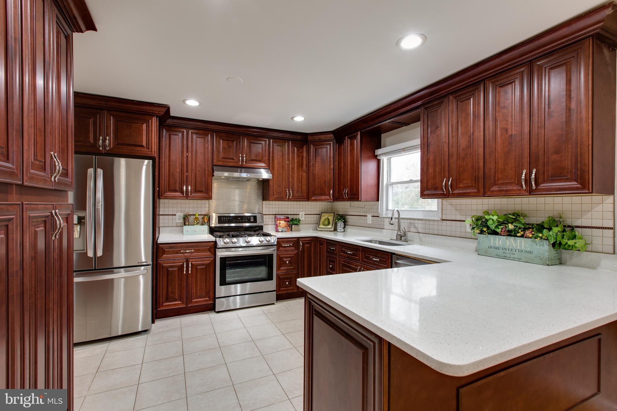 517 Williamsburg Ln