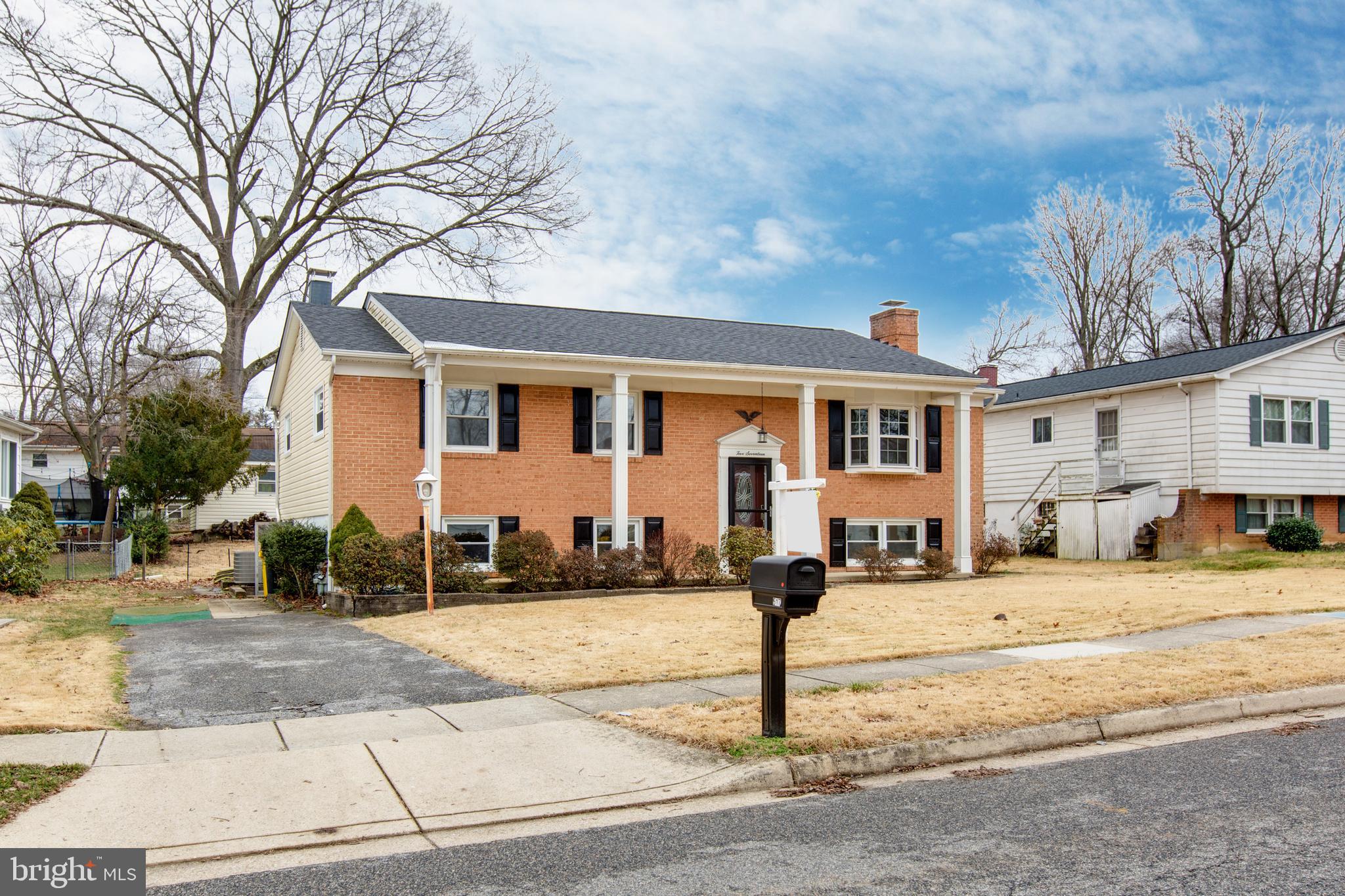517 Williamsburg Ln