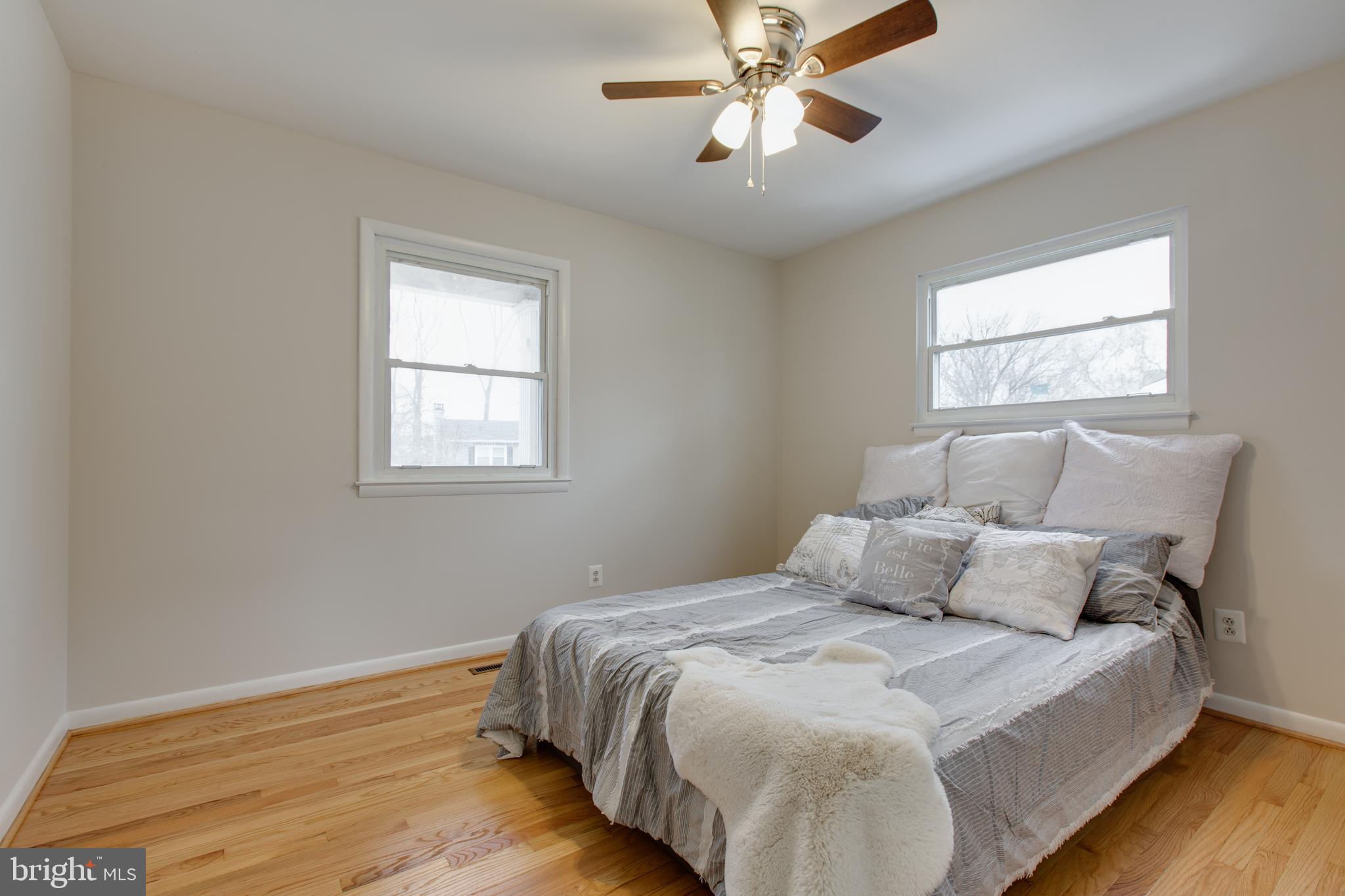 517 Williamsburg Ln