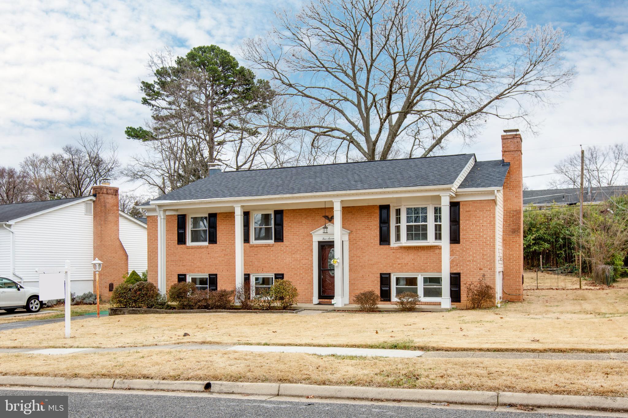 517 Williamsburg Ln