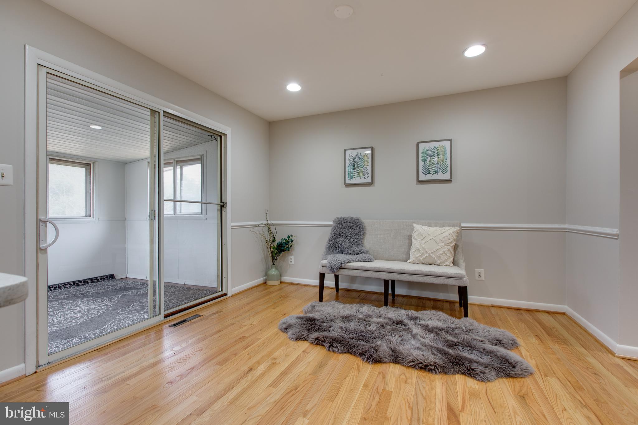 517 Williamsburg Ln