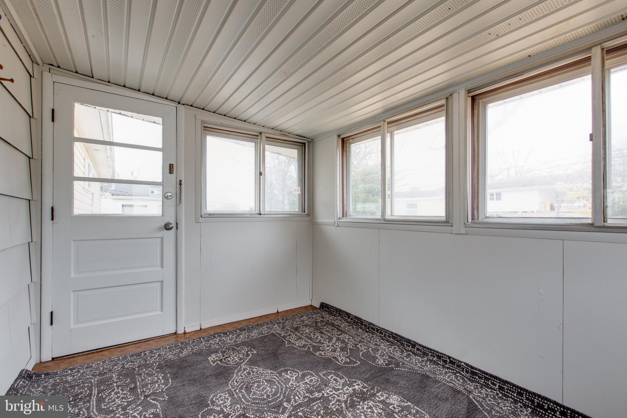 517 Williamsburg Ln