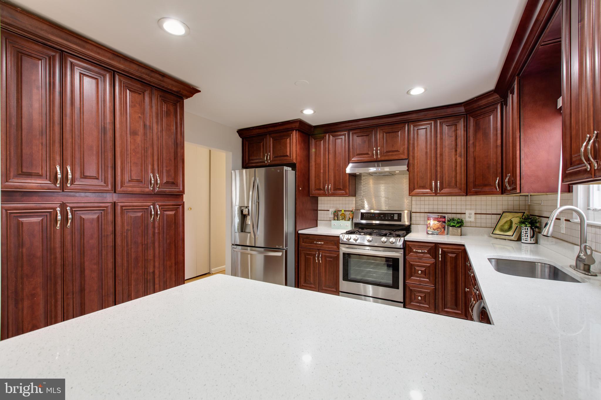 517 Williamsburg Ln