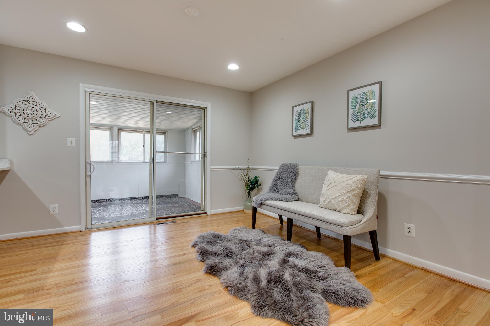 517 Williamsburg Ln