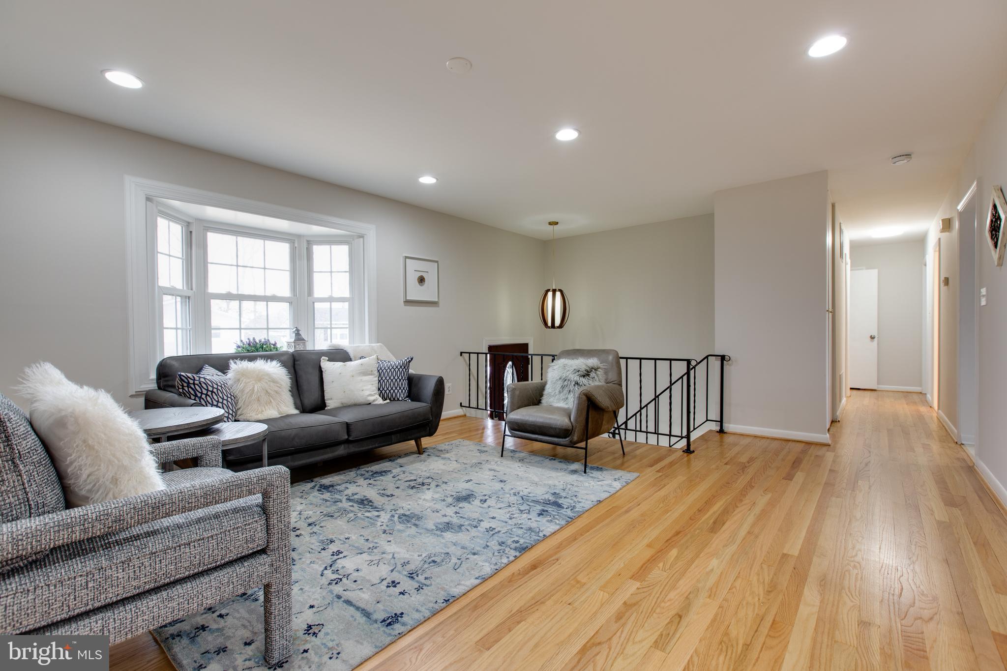 517 Williamsburg Ln