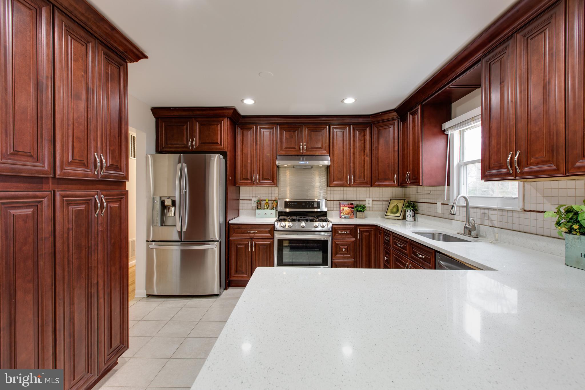 517 Williamsburg Ln