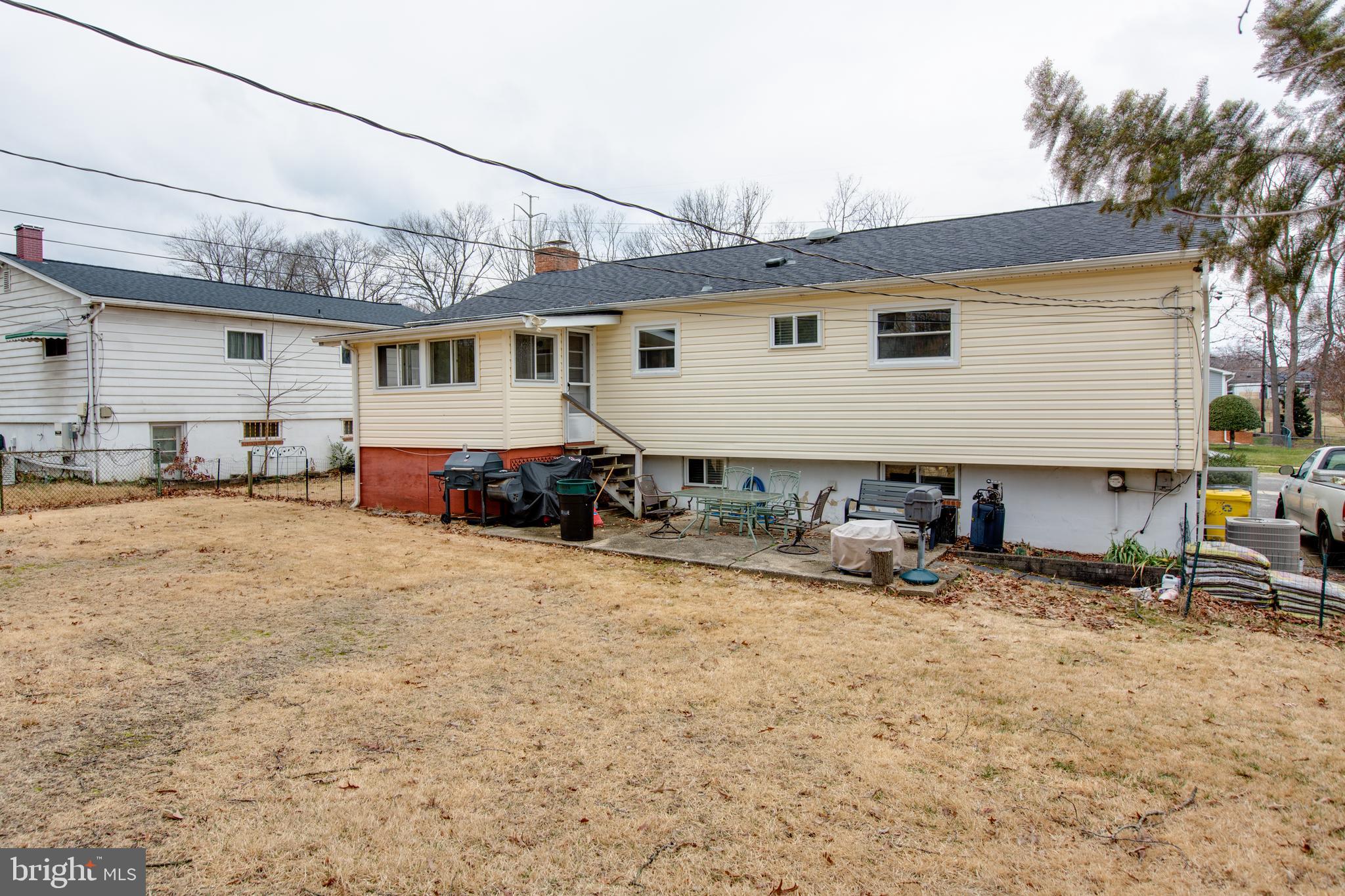 517 Williamsburg Ln