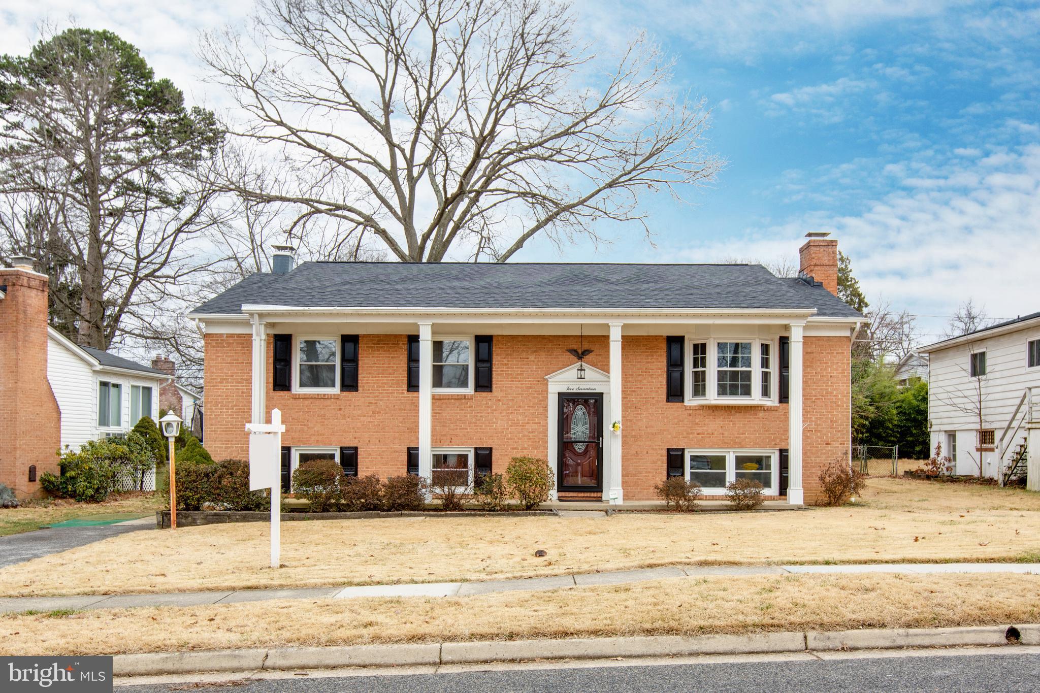517 Williamsburg Ln