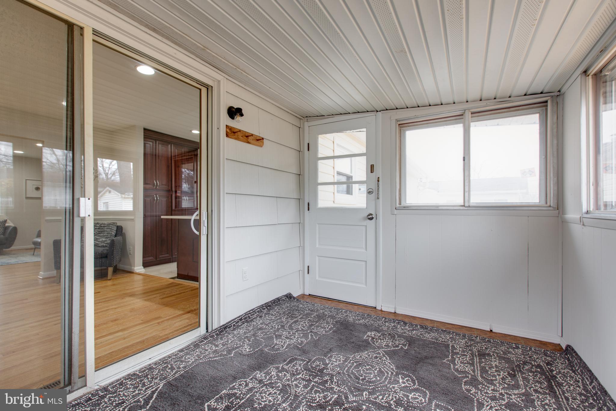 517 Williamsburg Ln