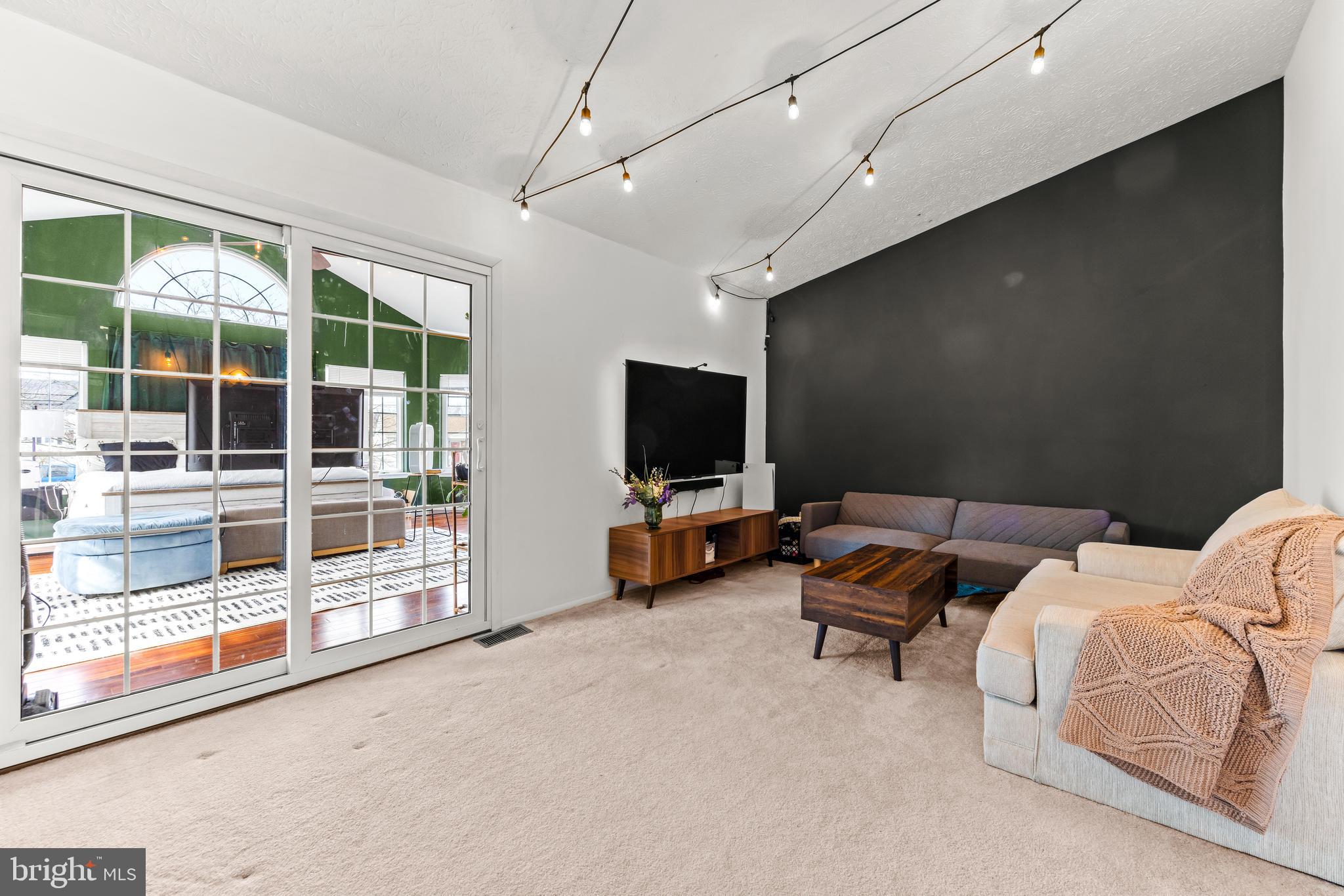 7946 Cobbler Ln