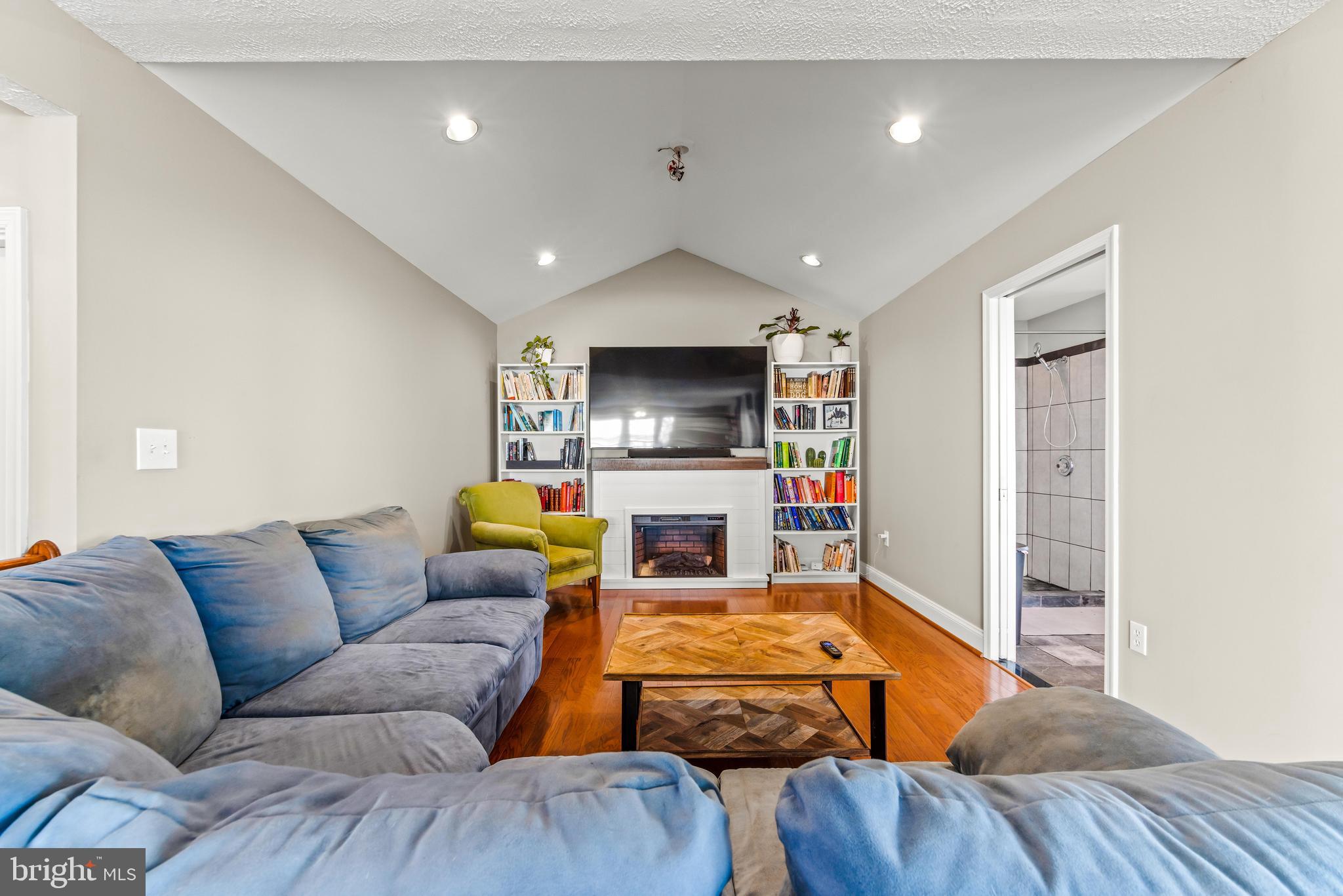 7946 Cobbler Ln