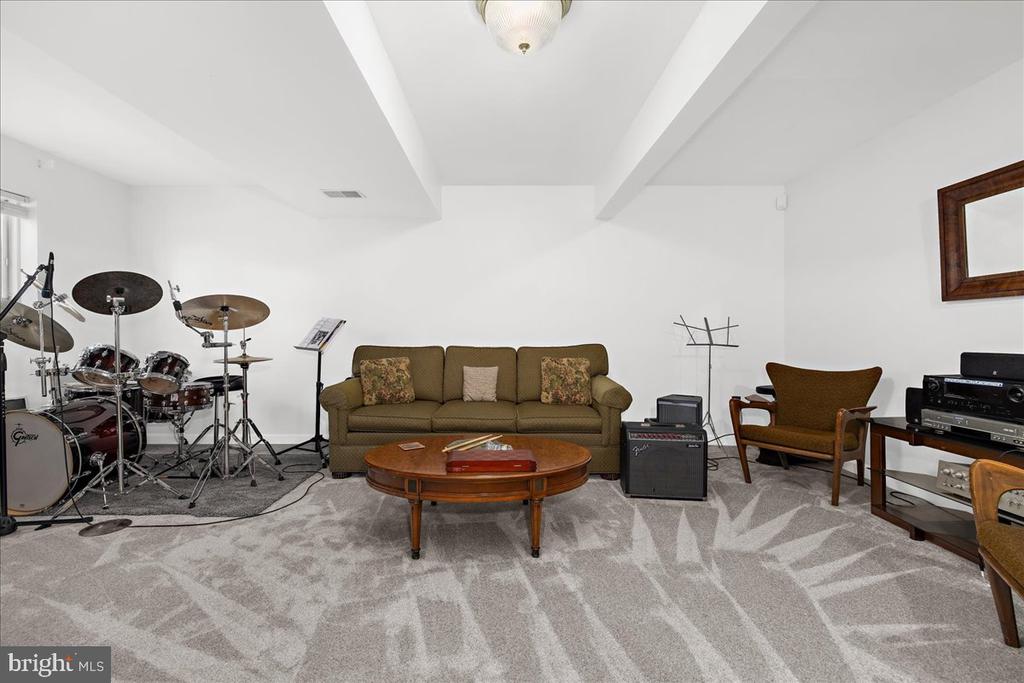 147 Longfellow Dr