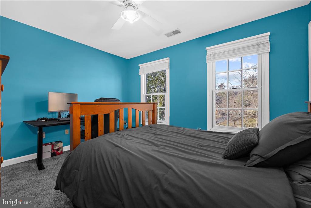147 Longfellow Dr