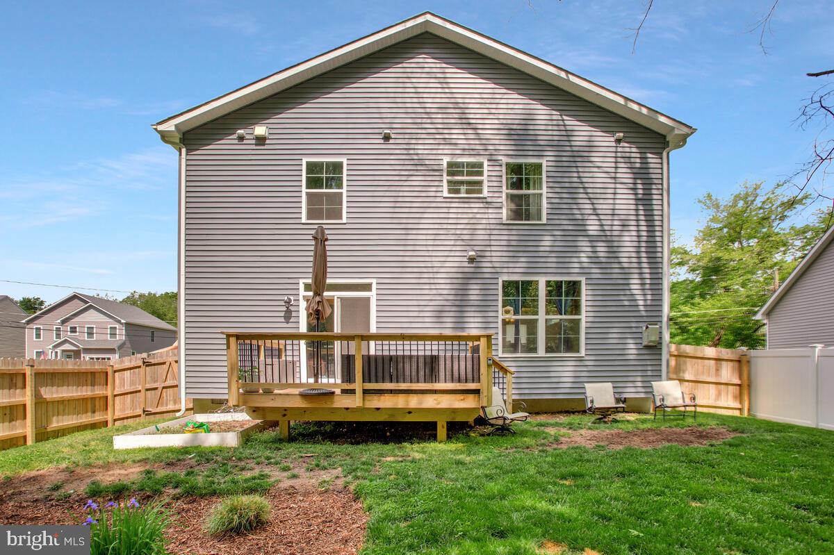 1636 Chesapeake Ln