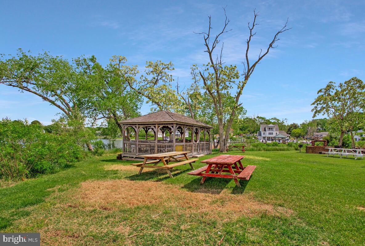 1636 Chesapeake Ln