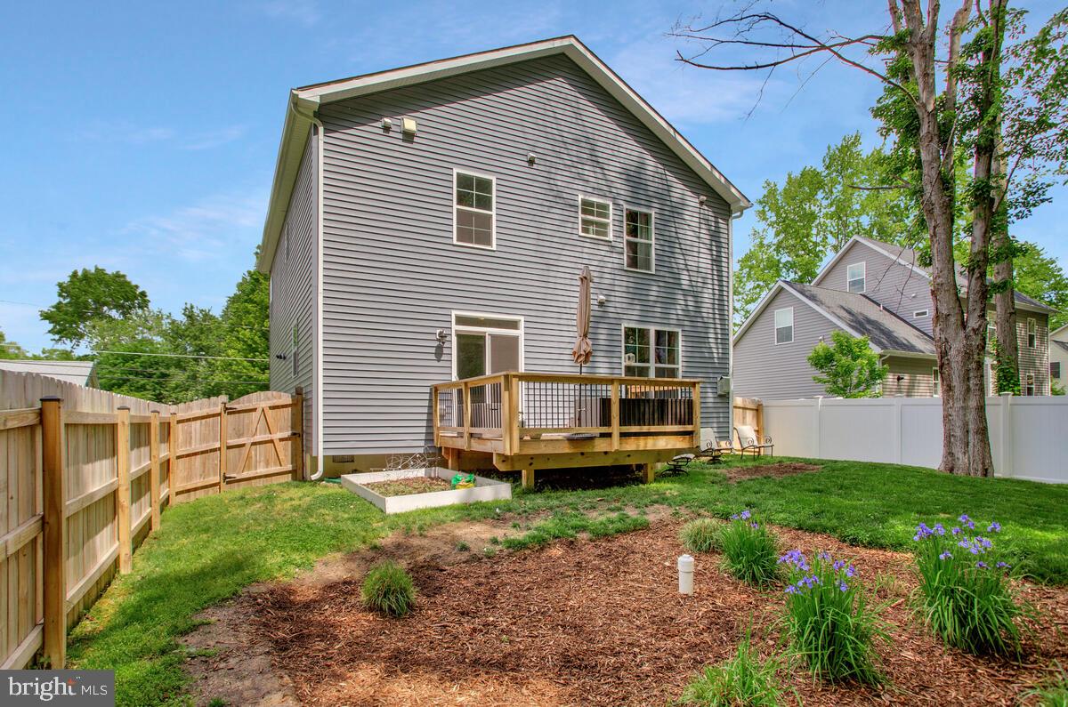 1636 Chesapeake Ln