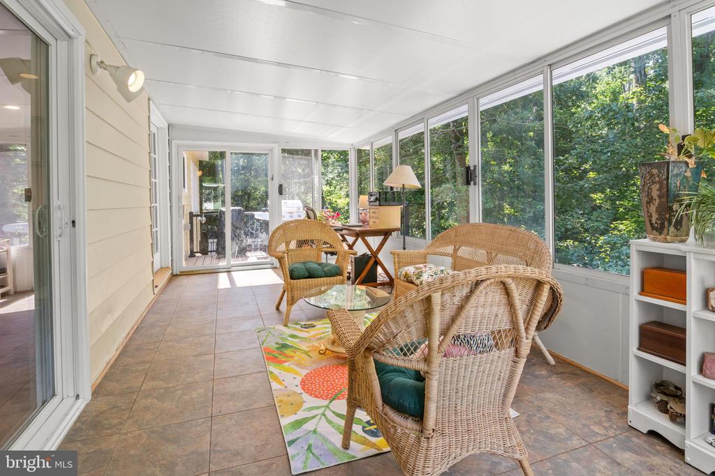 868 TWIN HARBOR DRIVE