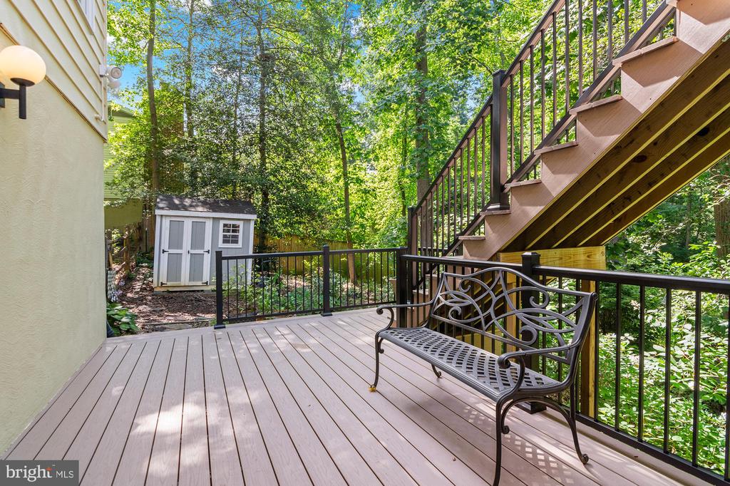 868 TWIN HARBOR DRIVE