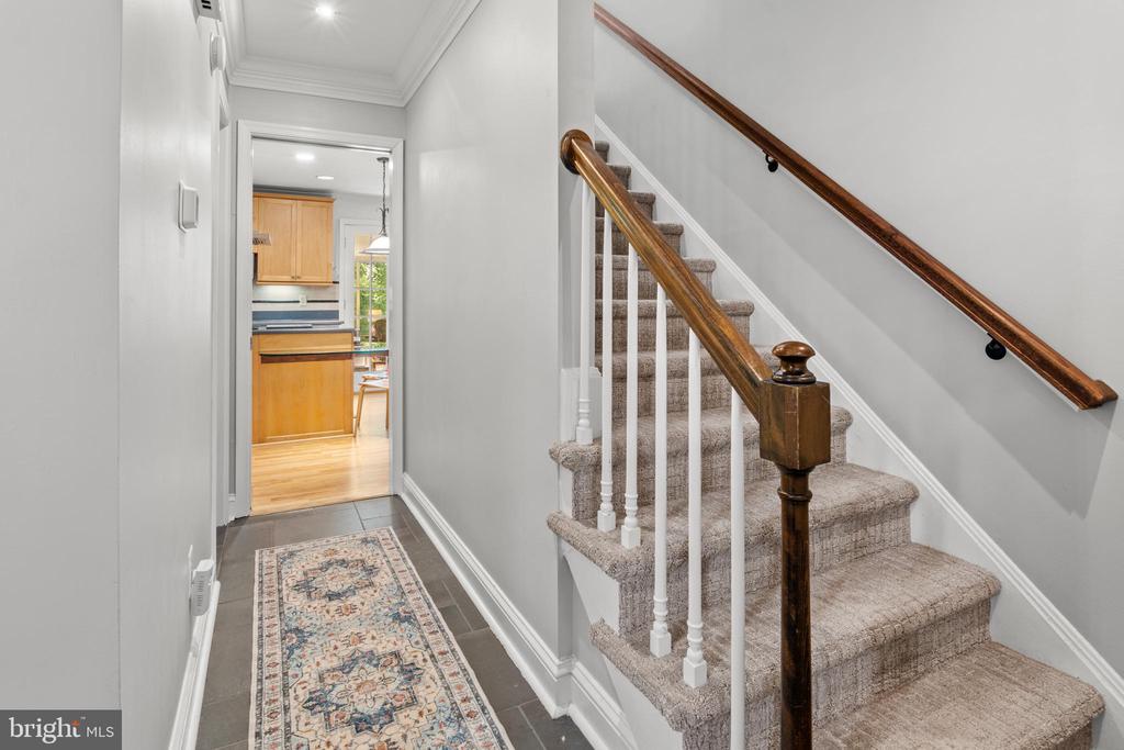 868 TWIN HARBOR DRIVE