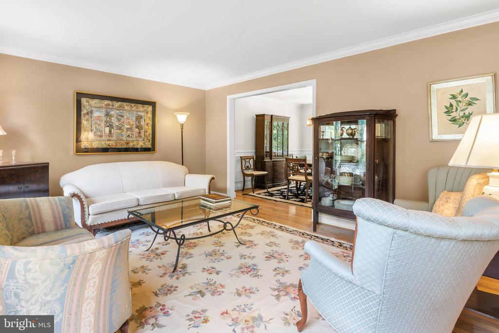 868 TWIN HARBOR DRIVE