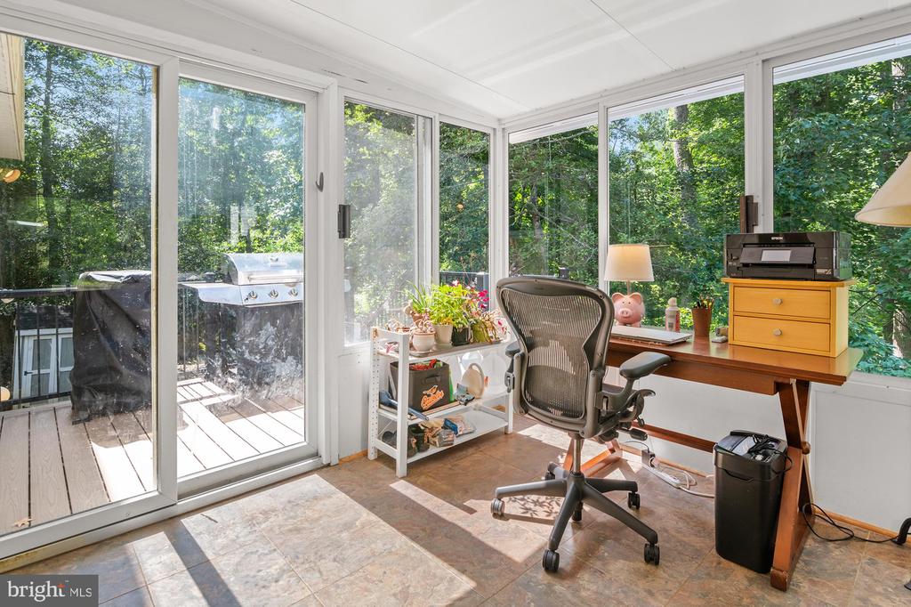868 TWIN HARBOR DRIVE