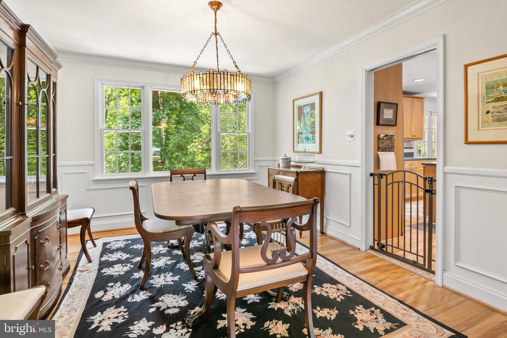 868 TWIN HARBOR DRIVE