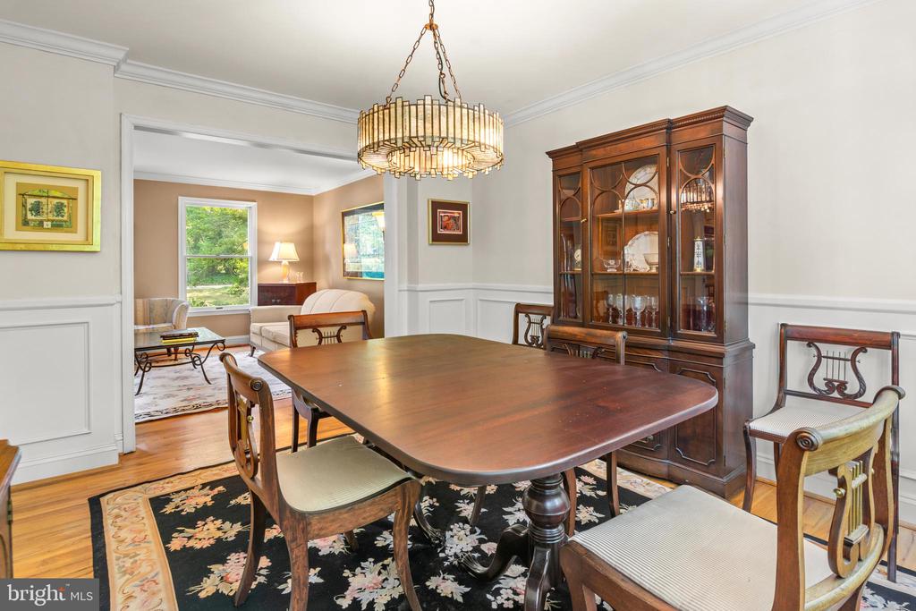 868 TWIN HARBOR DRIVE