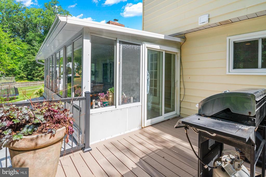868 TWIN HARBOR DRIVE