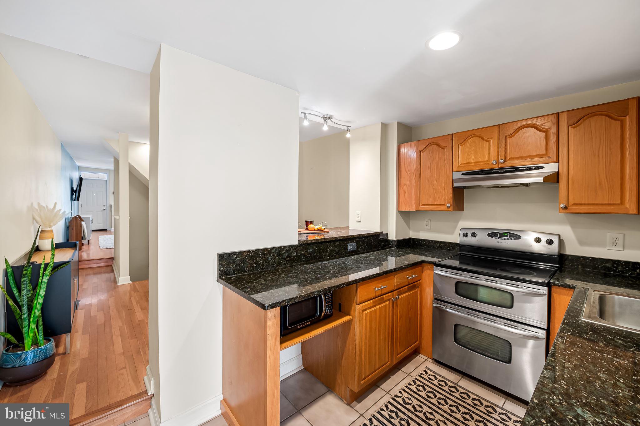 1346 Andre St
