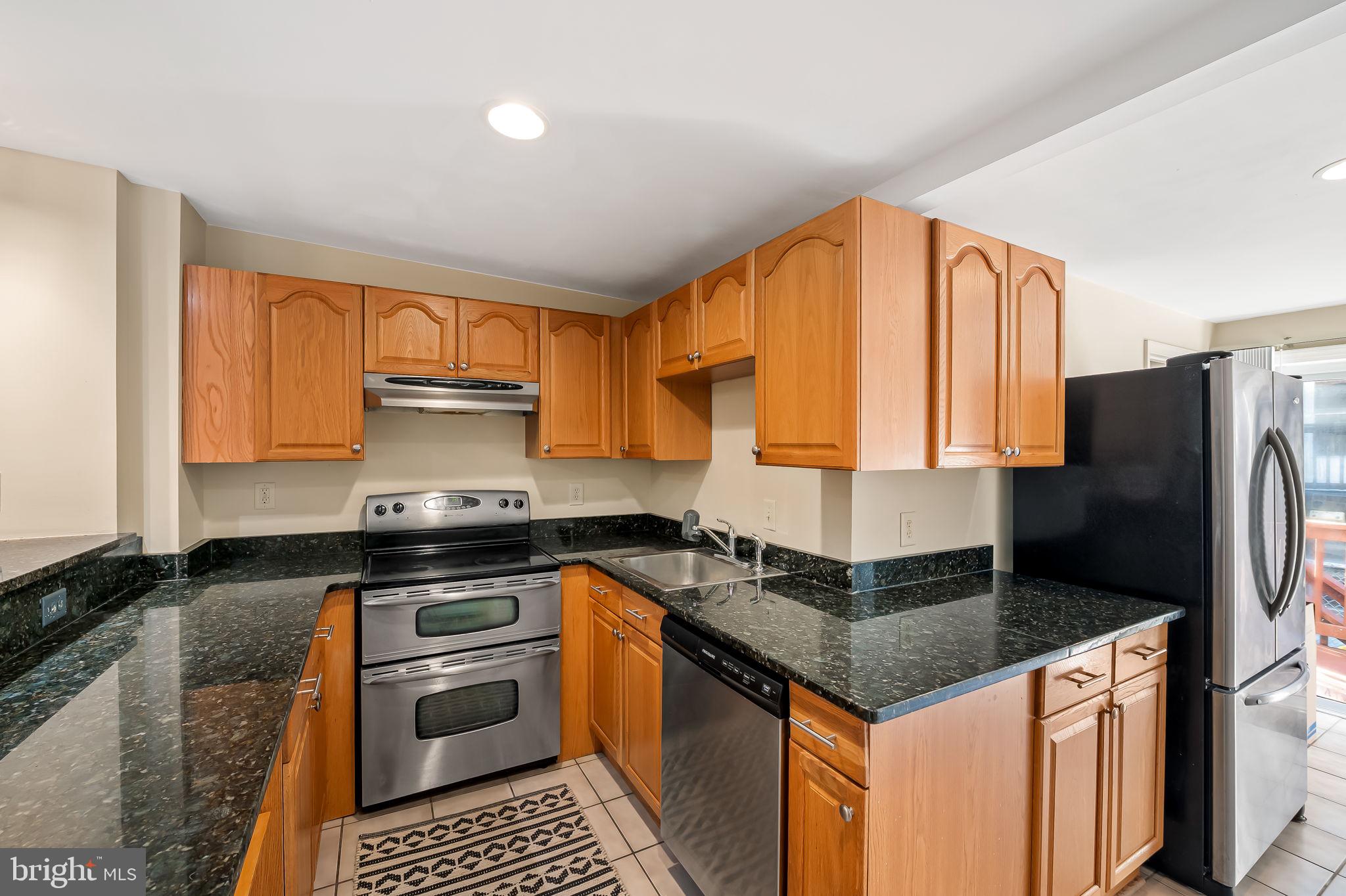 1346 Andre St