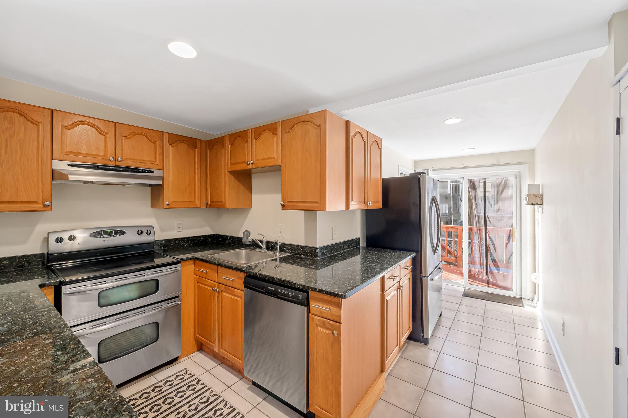 1346 Andre St