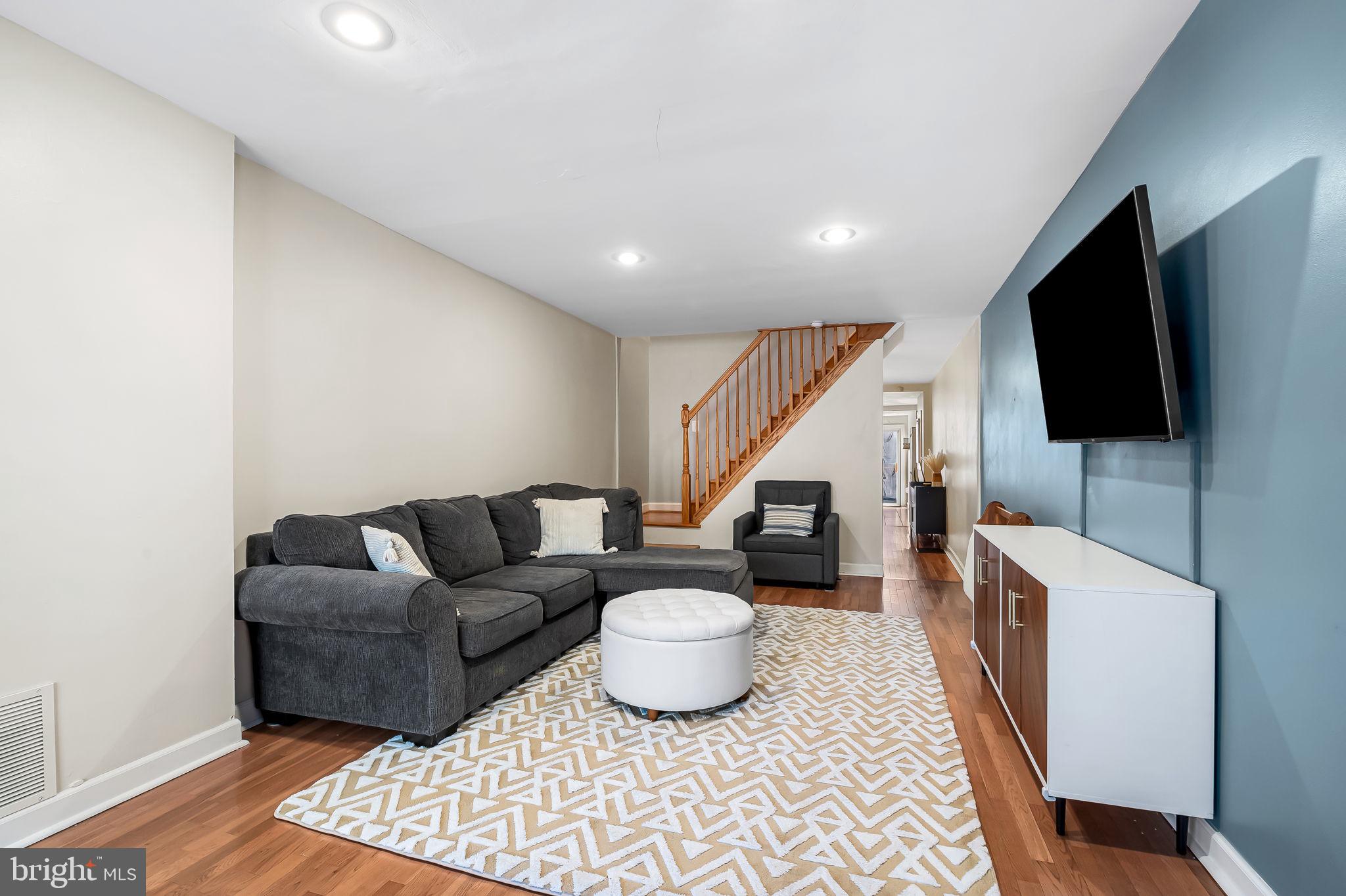1346 Andre St