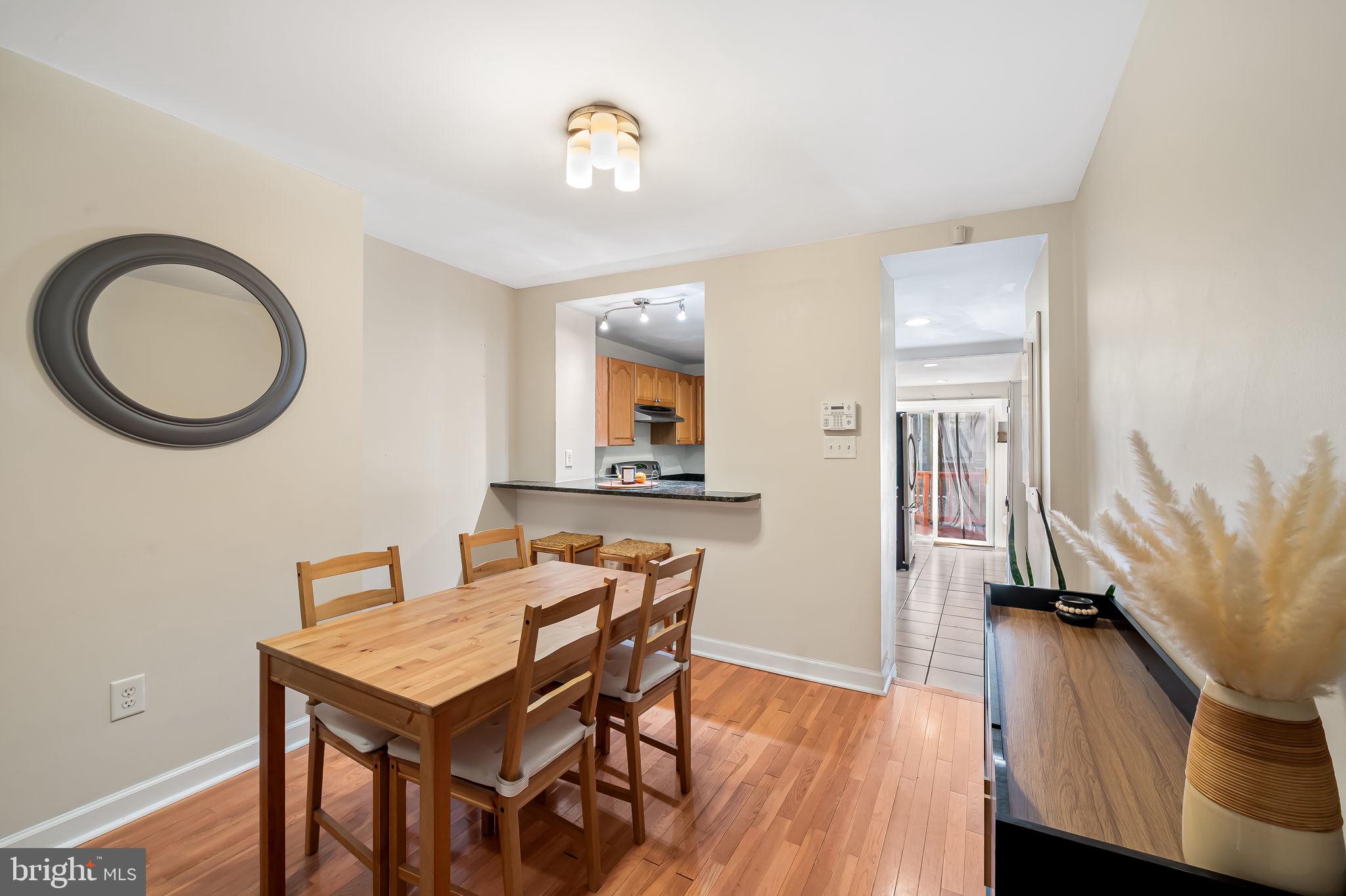 1346 Andre St