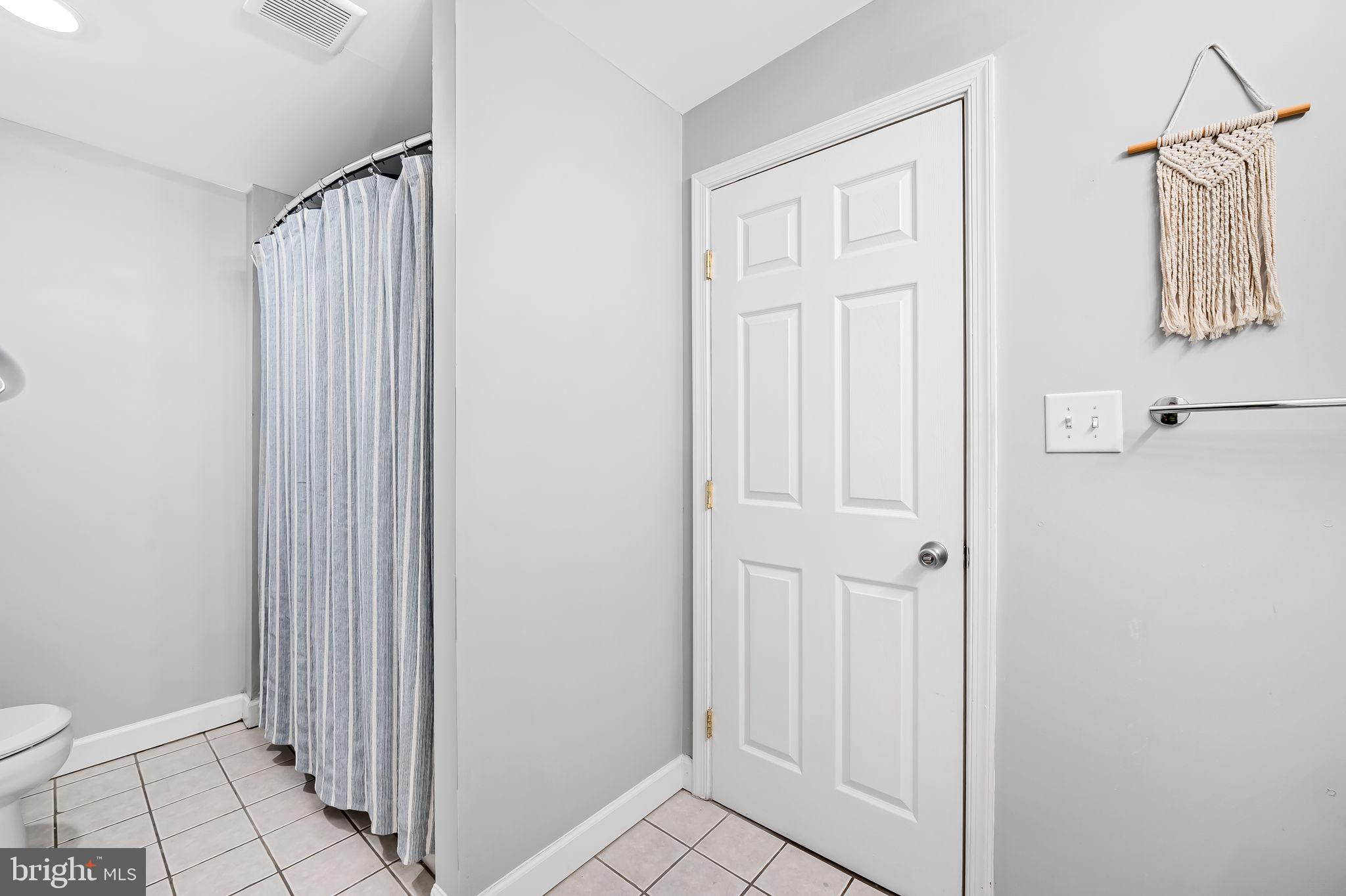 1346 Andre St