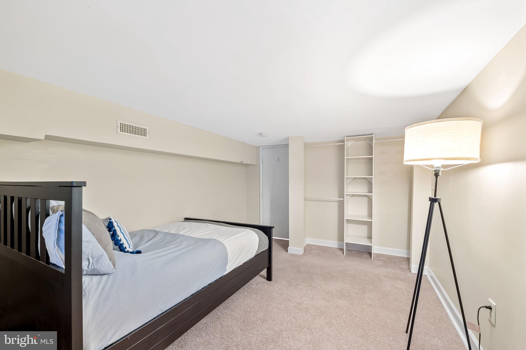 1346 Andre St