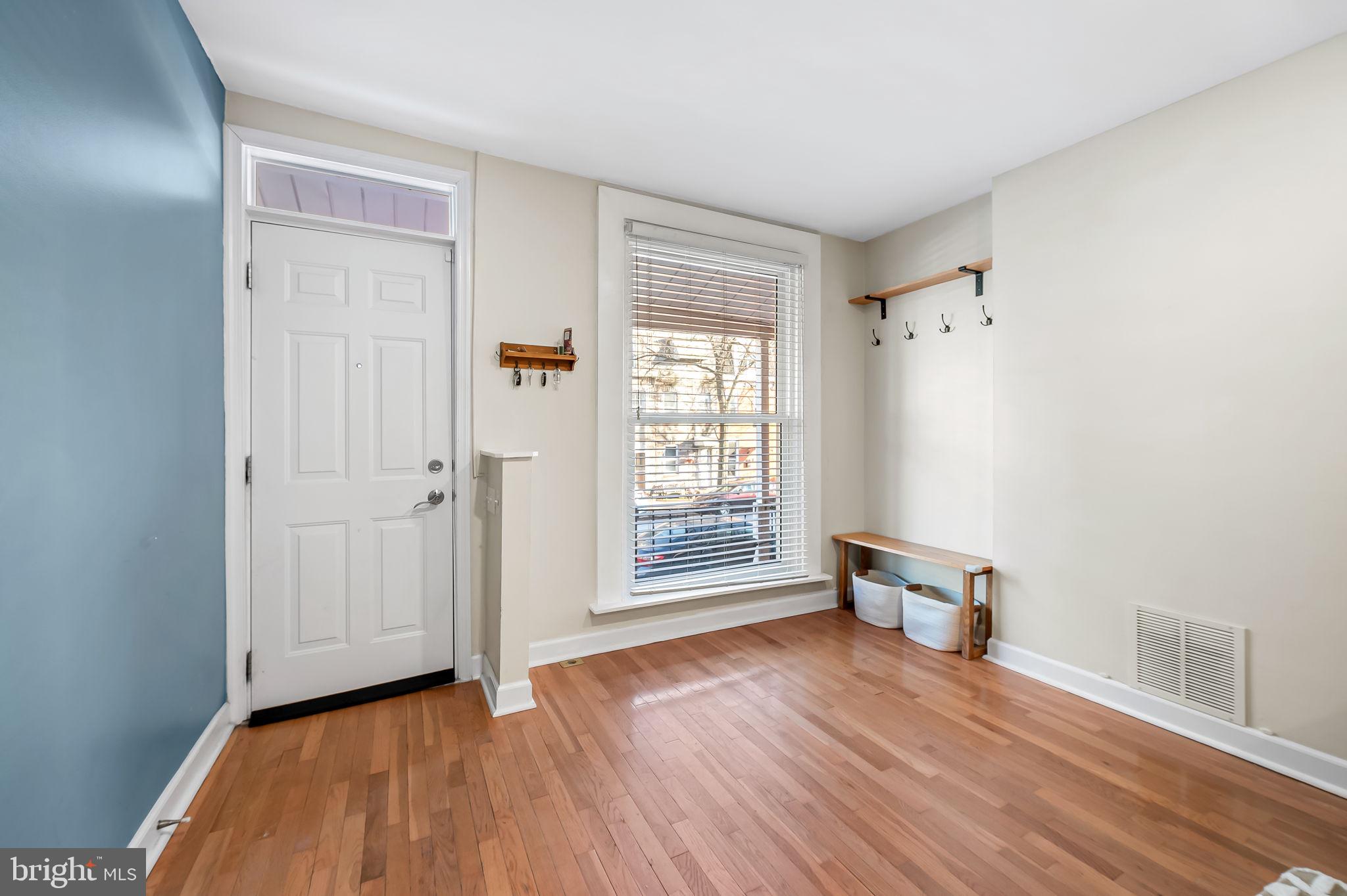 1346 Andre St