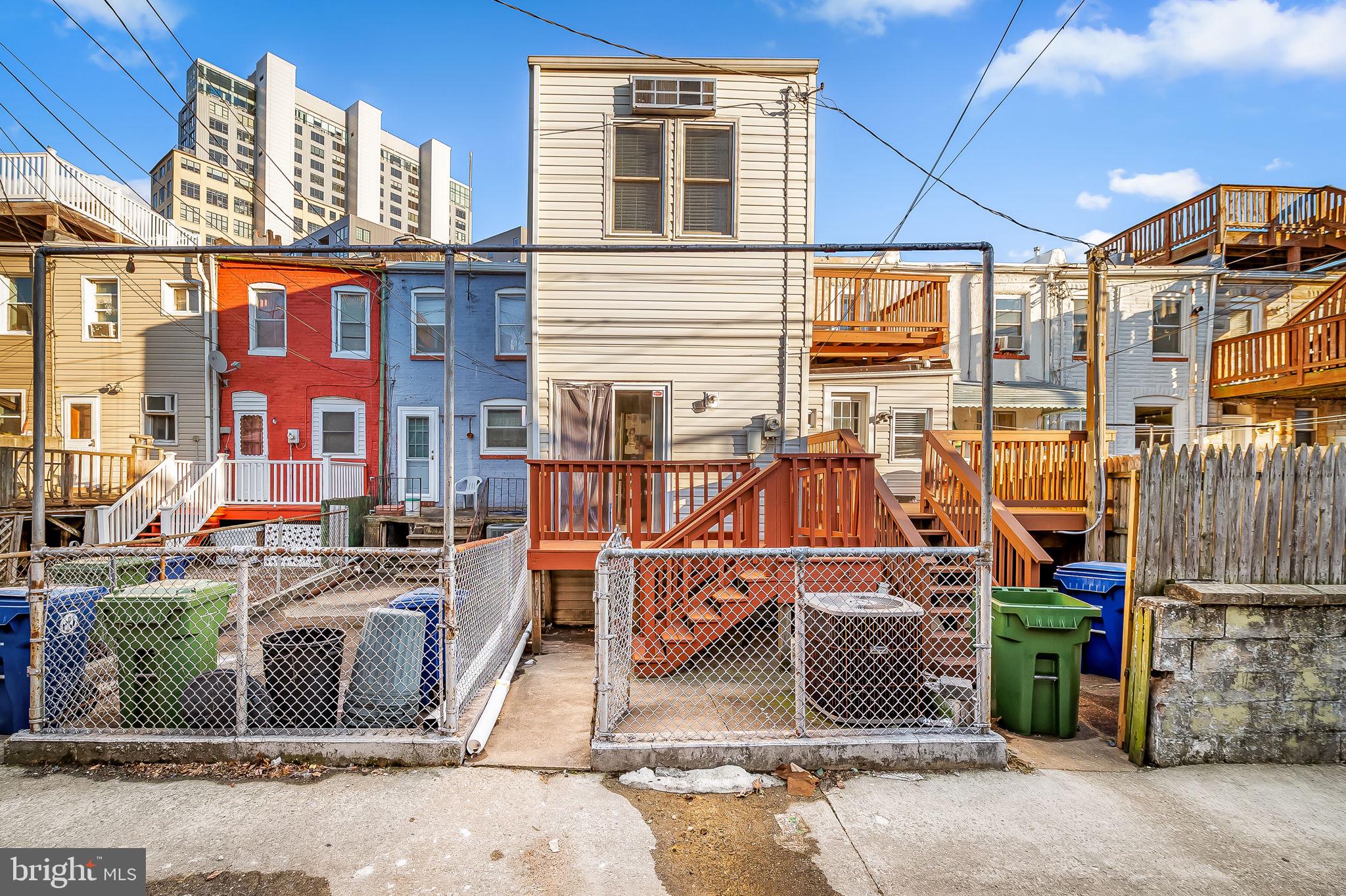 1346 Andre St