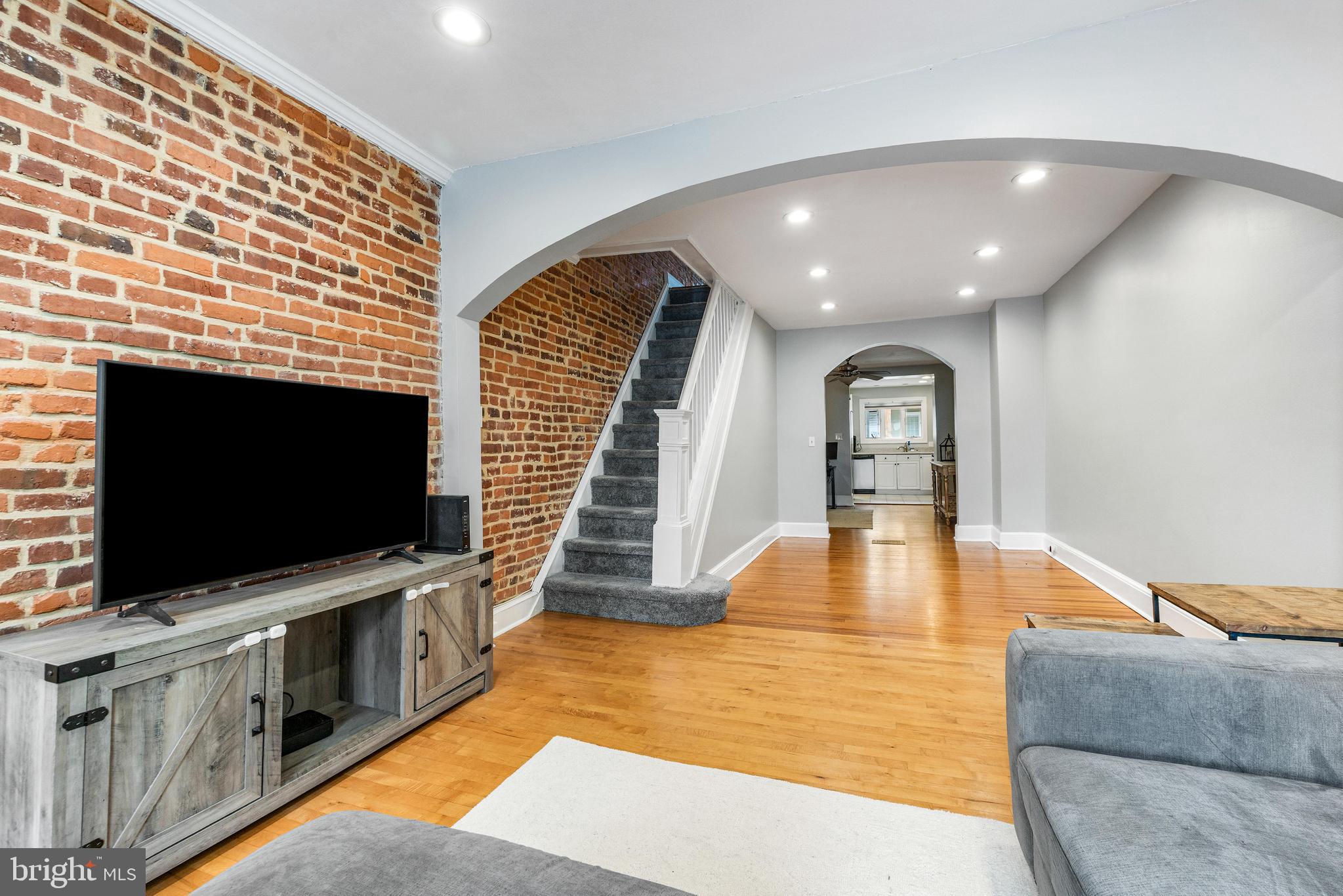 927 S Linwood Ave